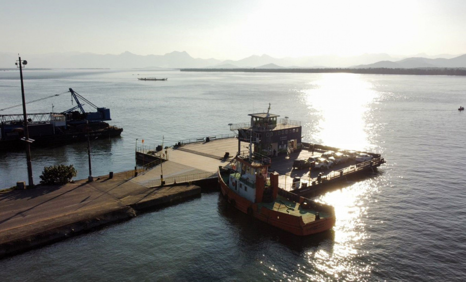 Ferry boat de Guaratuba volta a cobrar tarifa no dia 3 de janeiro