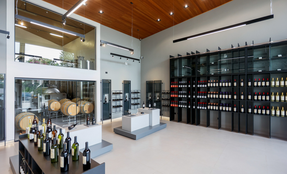 Outras bebidas paranaenses premiadas internacionalmente são os vinhos da Vinícola Franco Italiano, de Colombo.