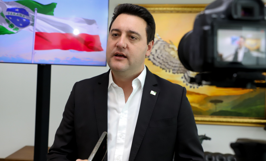 reunião entre o governador Carlos Massa Ratinho Junior e o chefe do governo regional, Jakub Chelstowkski, durante visita da comitiva polonesa à Curitiba.