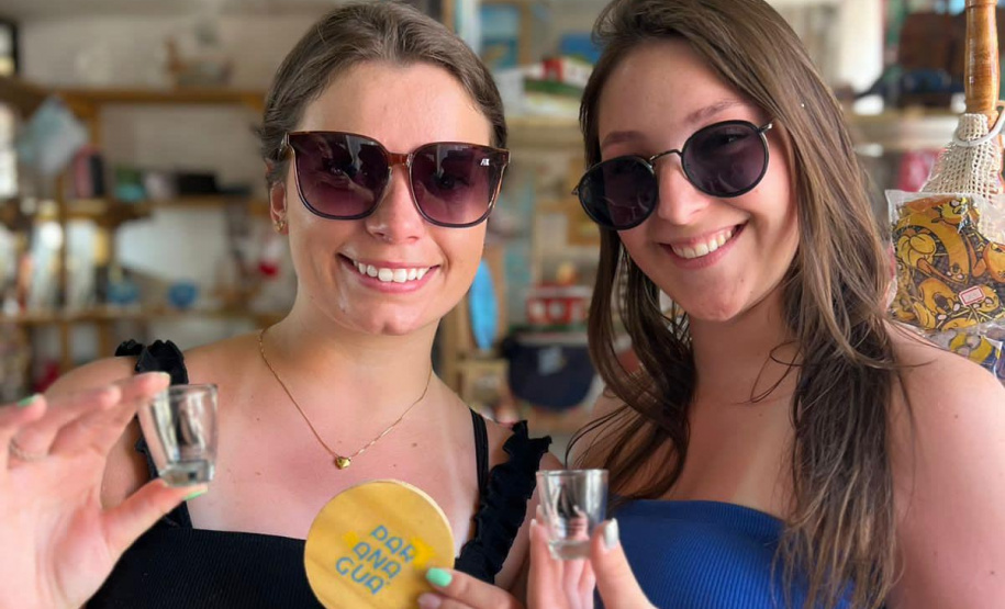 Paranaenses aproveitam embarque mais próximo de casa para celebrar datas especiais