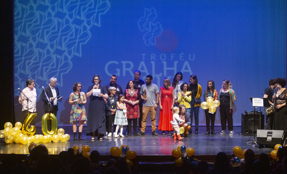Troféu Gralha Azul premia peças e personagens do teatro na 40º edição