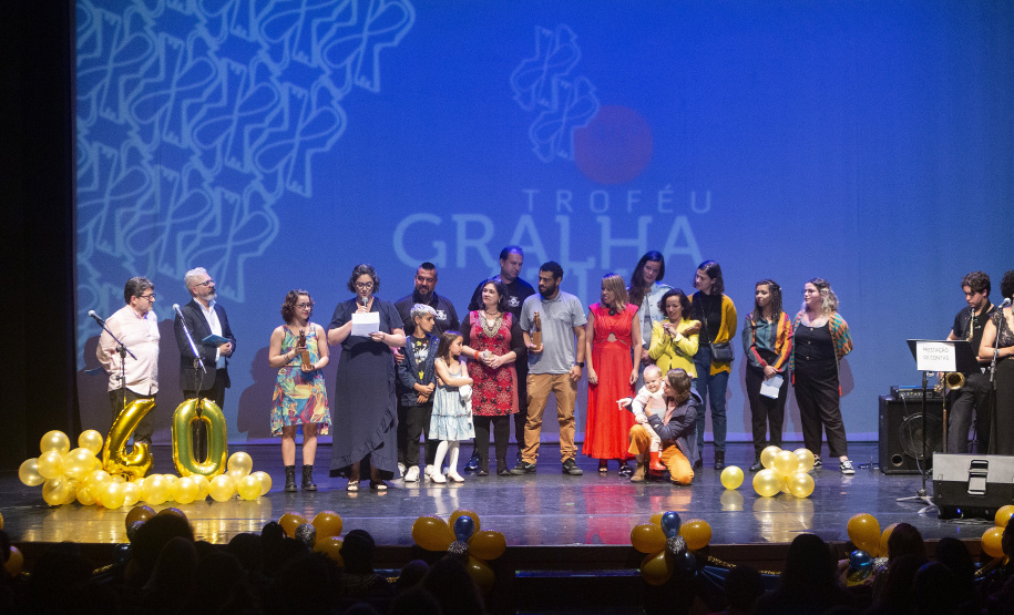 Troféu Gralha Azul premia peças e personagens do teatro na 40º edição