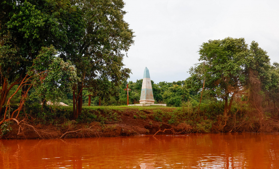 RIO IGUAÇU – Mais recentemente, Capanema também passou a oferecer aos turistas novas opções de lazer e experiências no Rio Iguaçu. A empresa Três Fronteiras Navegação e Turismo opera desde 2022 no município com a autorização do Instituto Chico Mendes de Conservação da Biodiversidade (ICMBio).
