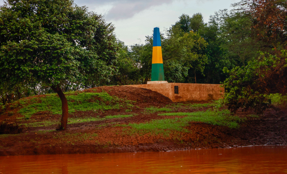 RIO IGUAÇU – Mais recentemente, Capanema também passou a oferecer aos turistas novas opções de lazer e experiências no Rio Iguaçu. A empresa Três Fronteiras Navegação e Turismo opera desde 2022 no município com a autorização do Instituto Chico Mendes de Conservação da Biodiversidade (ICMBio).