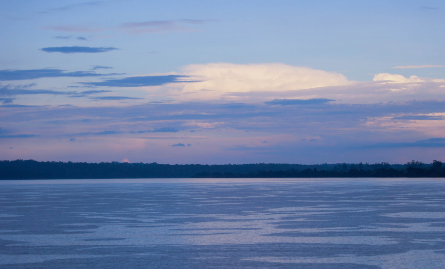 RIO IGUAÇU – Mais recentemente, Capanema também passou a oferecer aos turistas novas opções de lazer e experiências no Rio Iguaçu. A empresa Três Fronteiras Navegação e Turismo opera desde 2022 no município com a autorização do Instituto Chico Mendes de Conservação da Biodiversidade (ICMBio).