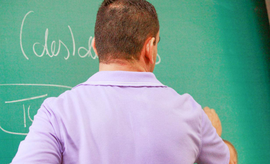 UEM CONTRATAÇÃO DE PROFESSORES