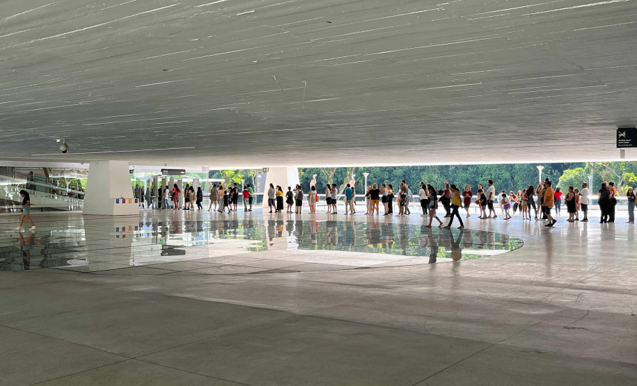 Recorde de público, exposição internacional e "obras fora de casa" marcam 2023 do MON