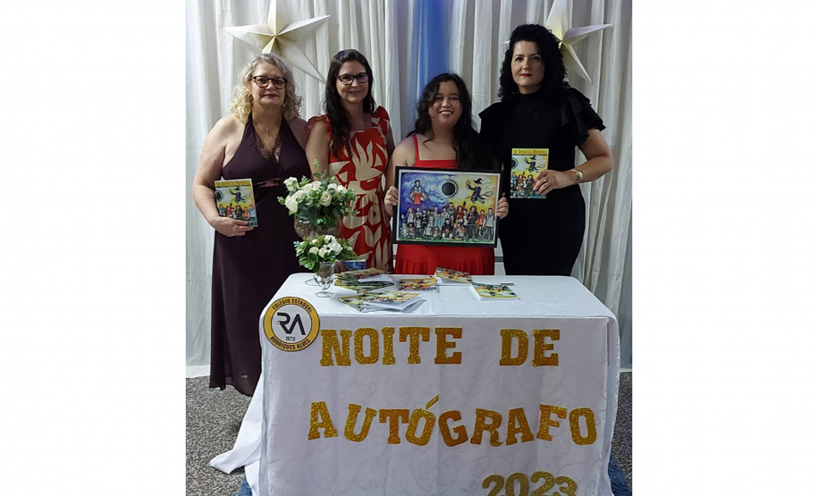 Alunos da rede estadual distribuem autógrafos em evento de lançamento de livros autorais