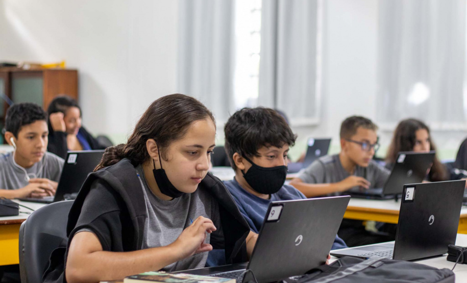 Estreia do Leia Paraná, expansão do inglês e consolidação de aplicativos marcam 2023 da educação