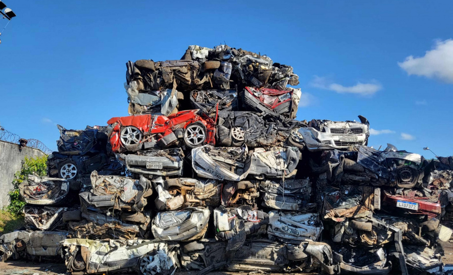 Detran destrói 874 automóveis e motocicletas dos pátios do Litoral