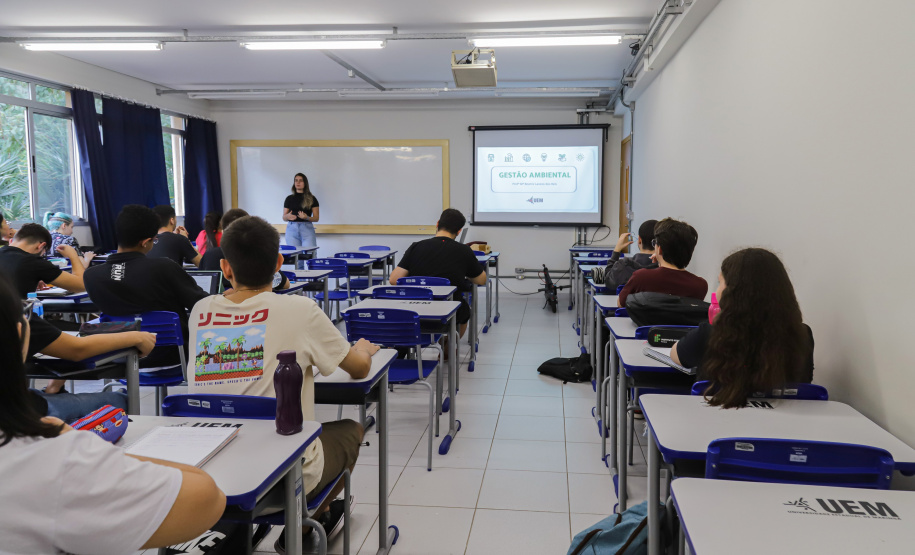 UEM CONTRATAÇÃO DE PROFESSORES