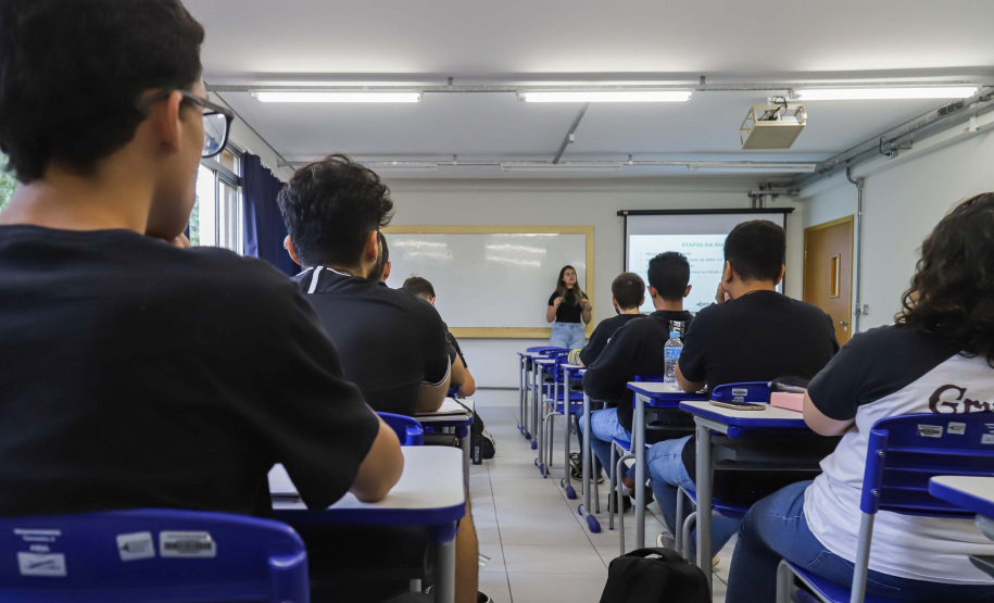 UEM CONTRATAÇÃO DE PROFESSORES