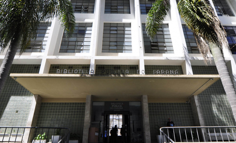 Fachada da Biblioteca Pública do Paraná