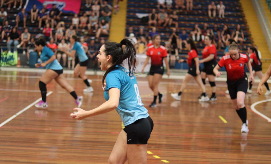 GINÁSIO DO TARUMÃ – Outro destaque do fim de semana do Esporte no Paraná foram as finais da Liga Metropolitana de Handebol, disputadas no Ginásio do Tarumã, um dos principais espaços esportivos pertencente ao Governo do Paraná.