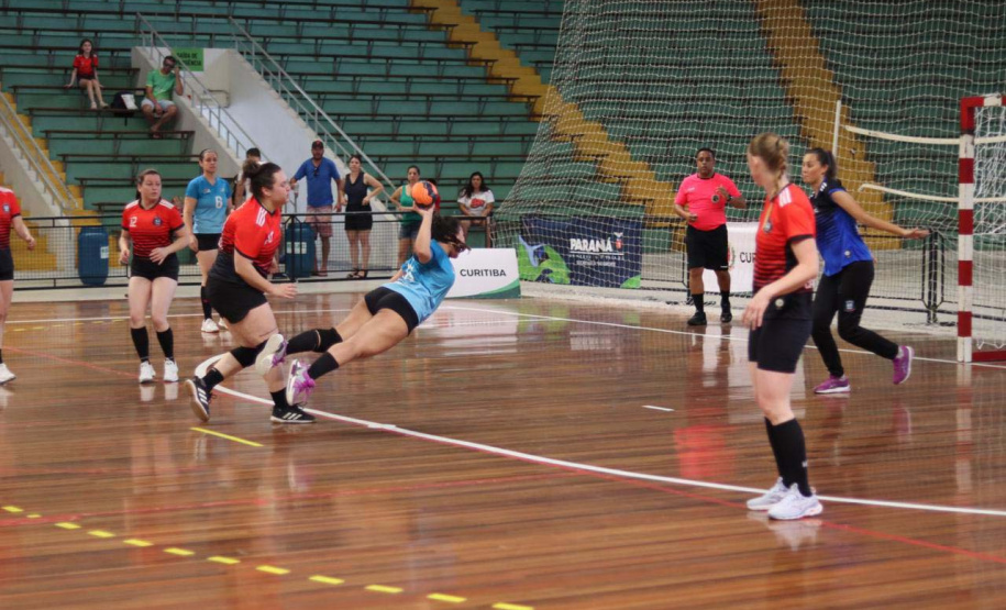 GINÁSIO DO TARUMÃ – Outro destaque do fim de semana do Esporte no Paraná foram as finais da Liga Metropolitana de Handebol, disputadas no Ginásio do Tarumã, um dos principais espaços esportivos pertencente ao Governo do Paraná.