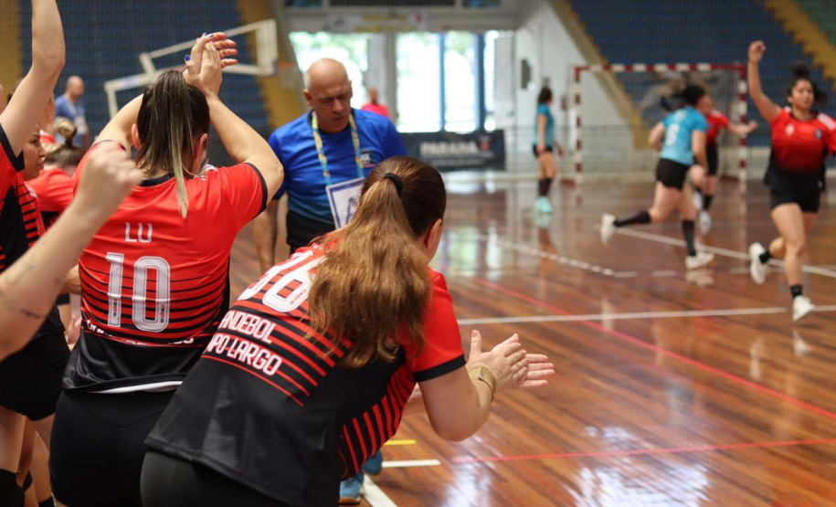 GINÁSIO DO TARUMÃ – Outro destaque do fim de semana do Esporte no Paraná foram as finais da Liga Metropolitana de Handebol, disputadas no Ginásio do Tarumã, um dos principais espaços esportivos pertencente ao Governo do Paraná.