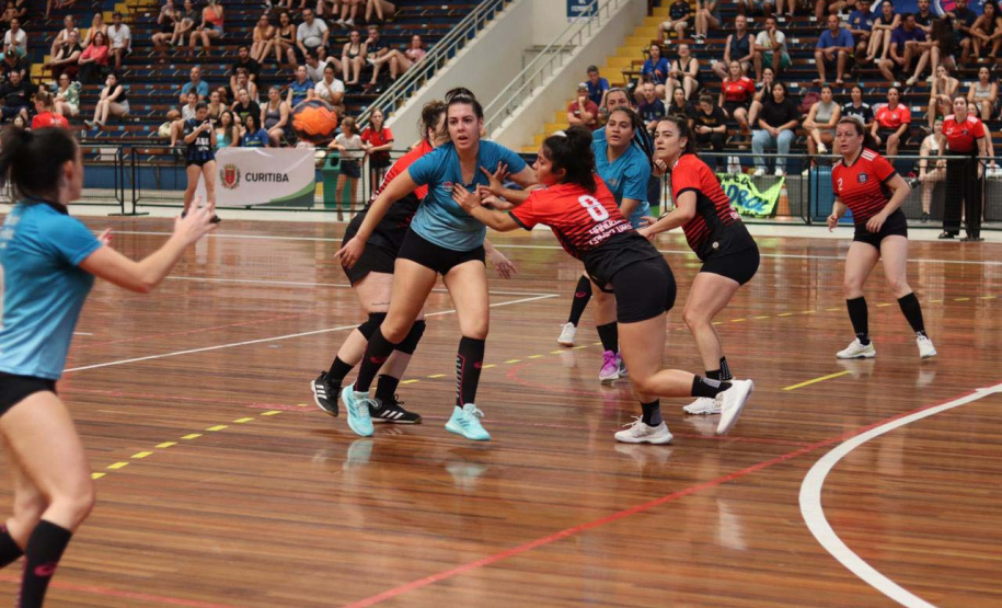 GINÁSIO DO TARUMÃ – Outro destaque do fim de semana do Esporte no Paraná foram as finais da Liga Metropolitana de Handebol, disputadas no Ginásio do Tarumã, um dos principais espaços esportivos pertencente ao Governo do Paraná.