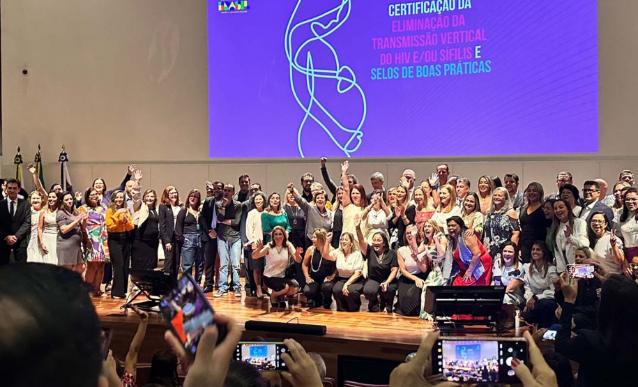 Paraná recebe certificação nacional da eliminação do HIV e selo bronze rumo a eliminação da transmissão vertical da Sífilis