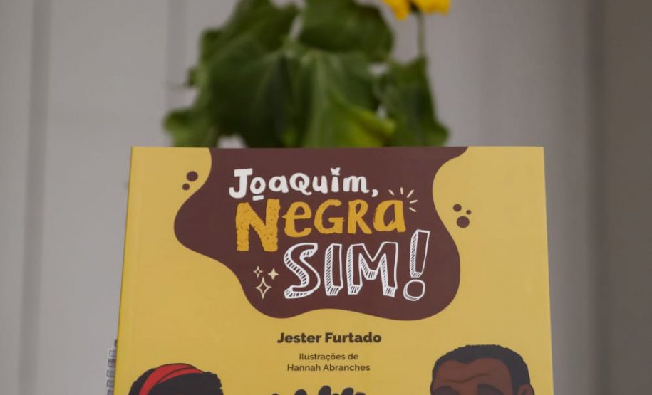 O amor não tem cor: professor da rede estadual lança livro por uma educação antirracista