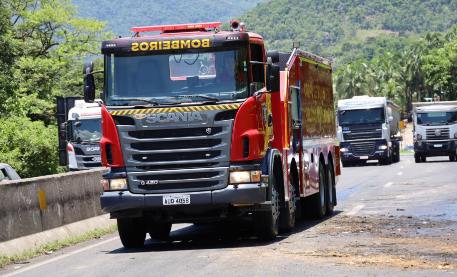 Forças de Segurança auxiliam no atendimento às famílias durante o congestionamento da BR-277