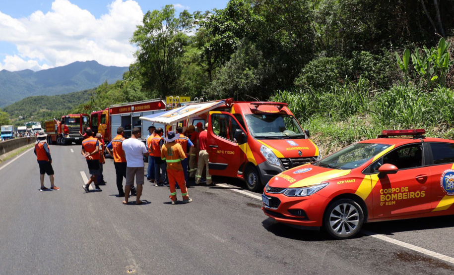 Forças de Segurança auxiliam no atendimento às famílias durante o congestionamento da BR-277