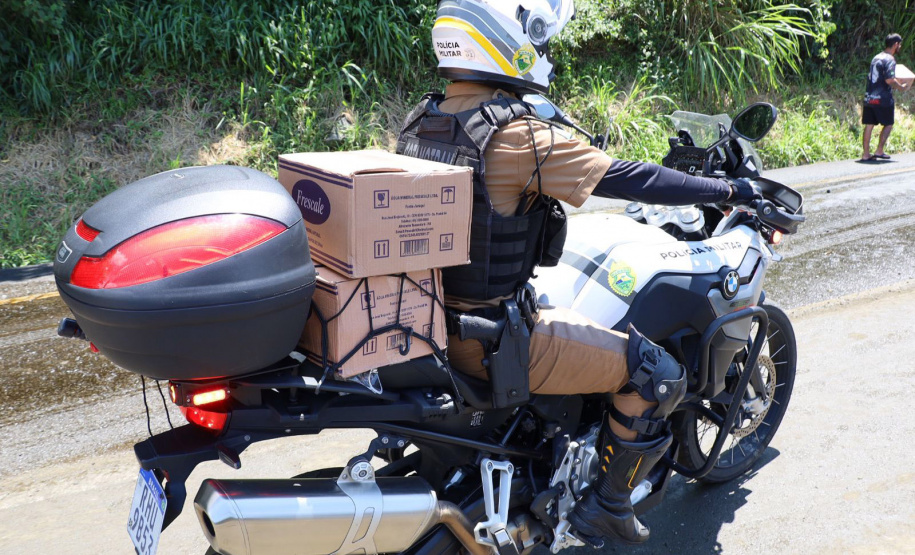 Forças de Segurança auxiliam no atendimento às famílias durante o congestionamento da BR-277