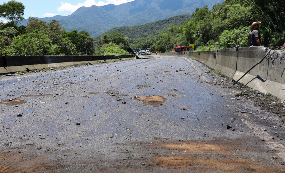 Forças de Segurança auxiliam no atendimento às famílias durante o congestionamento da BR-277