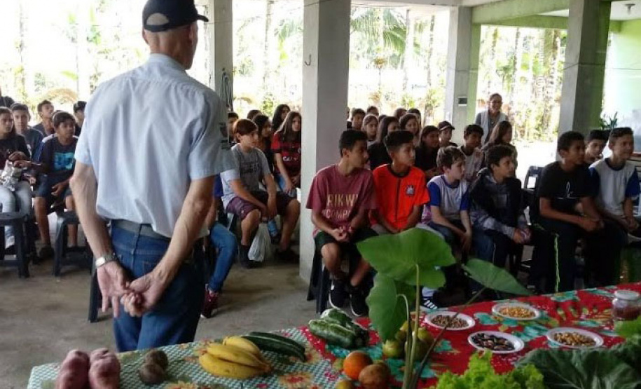 Produção rural e agroindústria transformam vida de família no litoral