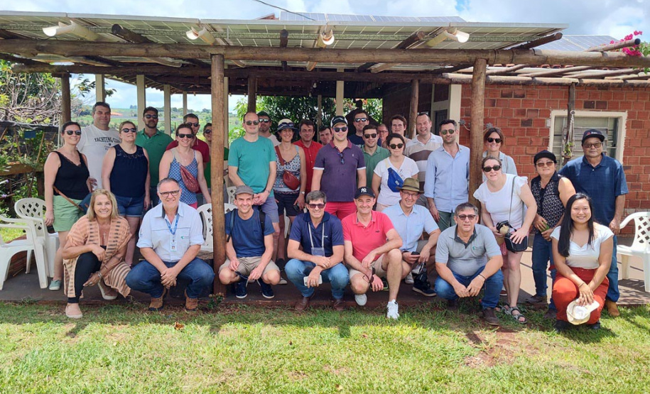 Turismo rural técnico-científico do Paraná atrai grupo de 26 produtores franceses