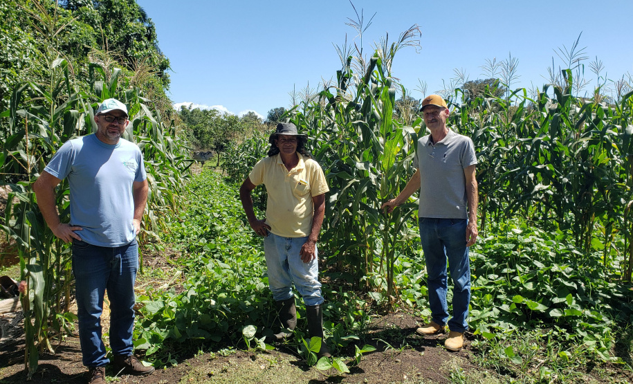Produção rural e agroindústria transformam vida de família no litoral