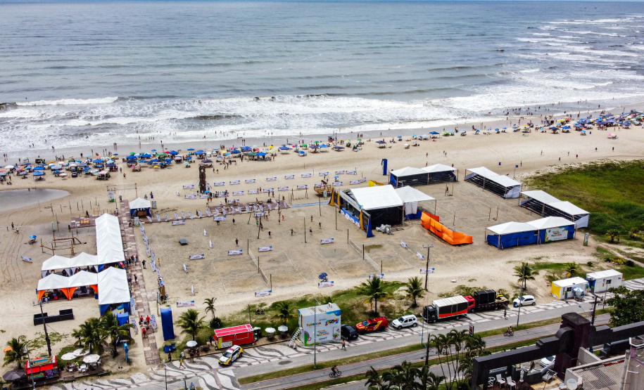 Matinhos, 27 de janeiro de 2024 - Estrutura da Arena Verão Maior Paraná em Caiobá.