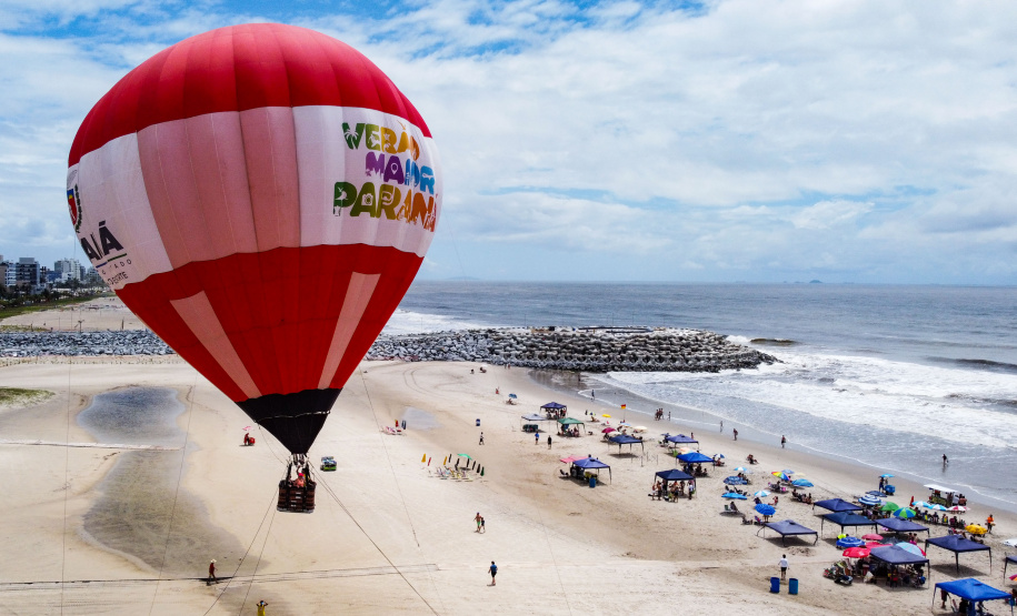 BALÃOJaneiro, 27 de janeiro de 2024 - Balão na estrutura da Arena Verão Maior Paraná em Caiobá.