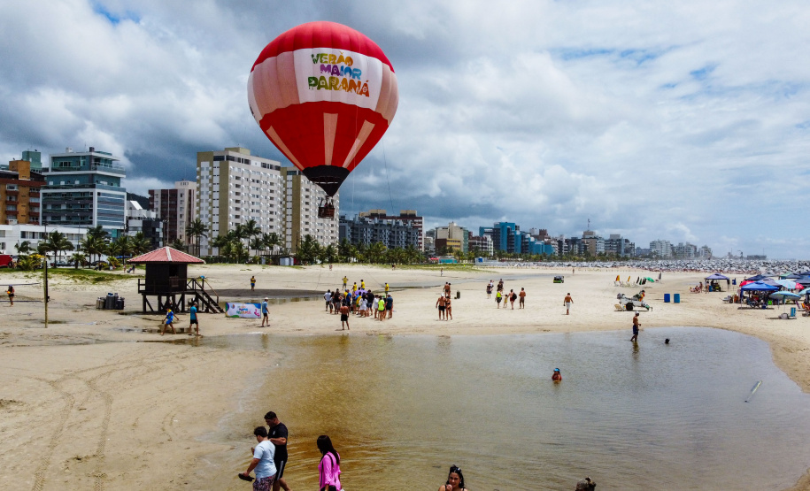 BALÃOJaneiro, 27 de janeiro de 2024 - Balão na estrutura da Arena Verão Maior Paraná em Caiobá.