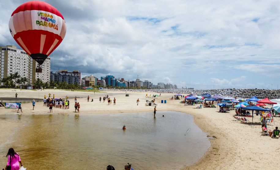 BALÃOJaneiro, 27 de janeiro de 2024 - Balão na estrutura da Arena Verão Maior Paraná em Caiobá.