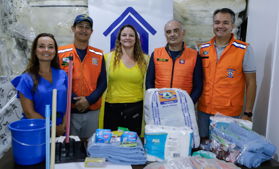 Defesa Civil do Paraná manda caminhão com 150 colchões e cestas básicas para Guaratuba