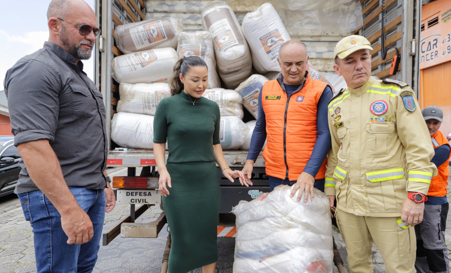 Defesa Civil envia caminhões com mantimentos para Matinhos e Pontal do Paraná