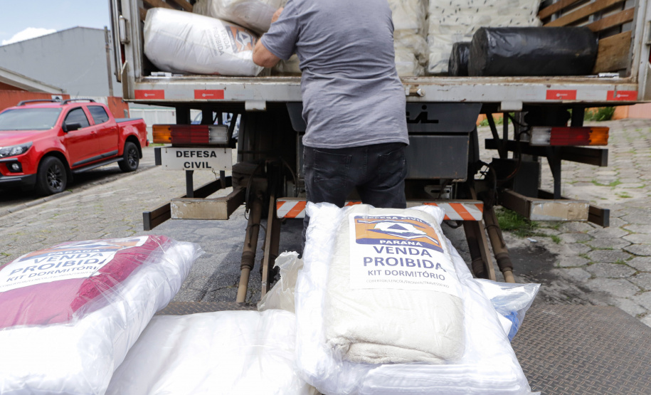 Defesa Civil envia caminhões com mantimentos para Matinhos e Pontal do Paraná