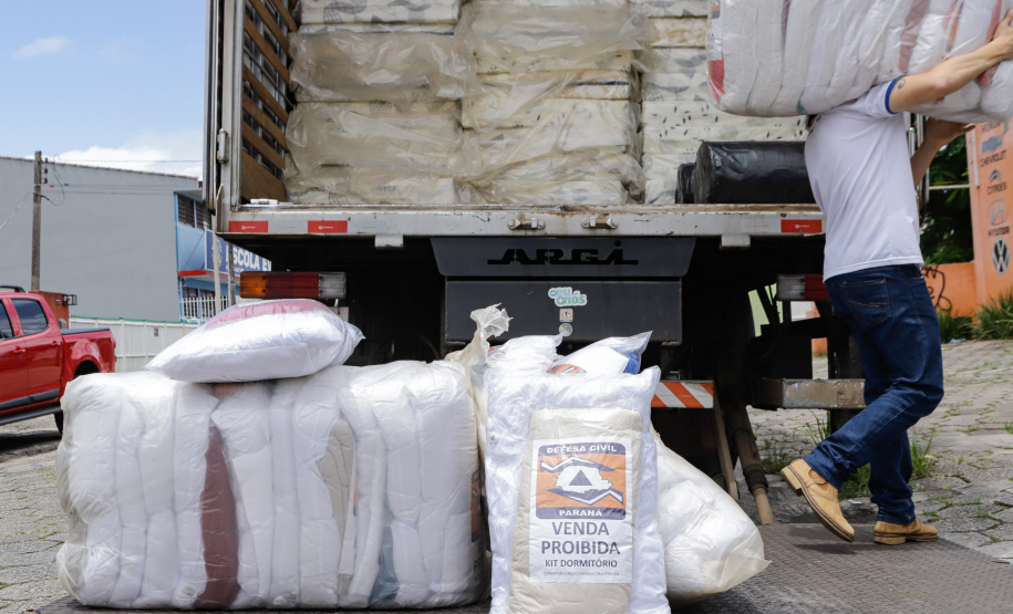 Defesa Civil envia caminhões com mantimentos para Matinhos e Pontal do Paraná