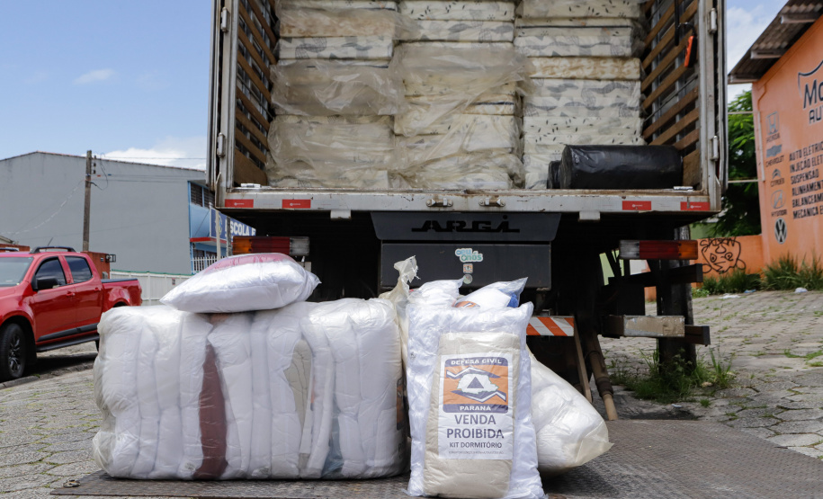 Defesa Civil envia caminhões com mantimentos para Matinhos e Pontal do Paraná