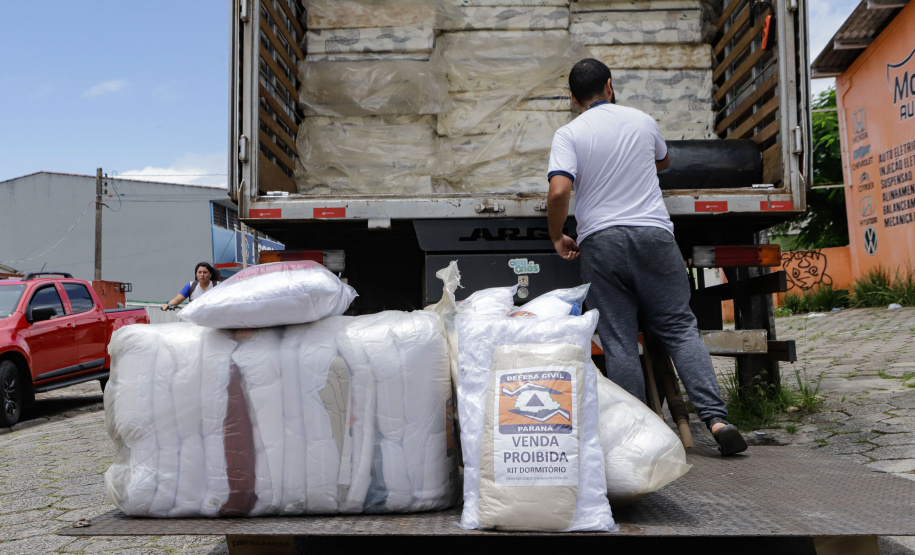 Defesa Civil envia caminhões com mantimentos para Matinhos e Pontal do Paraná