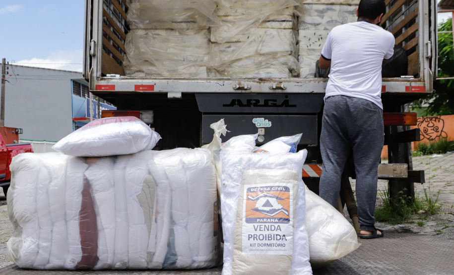 Defesa Civil envia caminhões com mantimentos para Matinhos e Pontal do Paraná