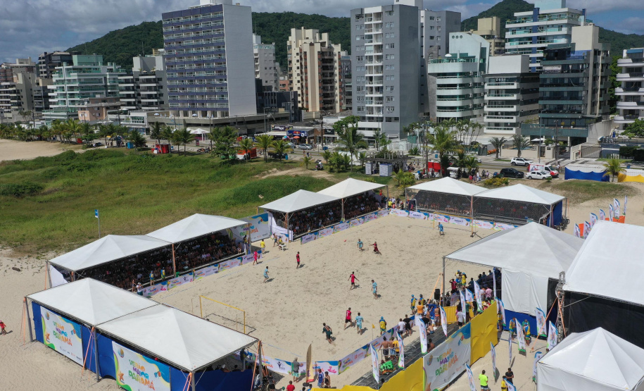 Futebol das Estrelas com ídolos paranaenses marca início do calendário esportivo no Litoral