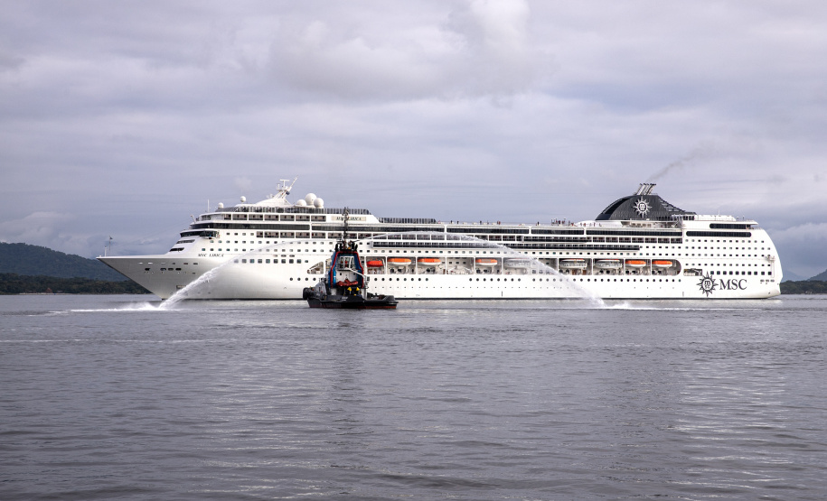 Temporada de cruzeiros já trouxe 21,7 mil turistas para o litoral paranaense