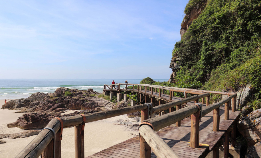 RETIRADA LIXO ILHA DO MEL