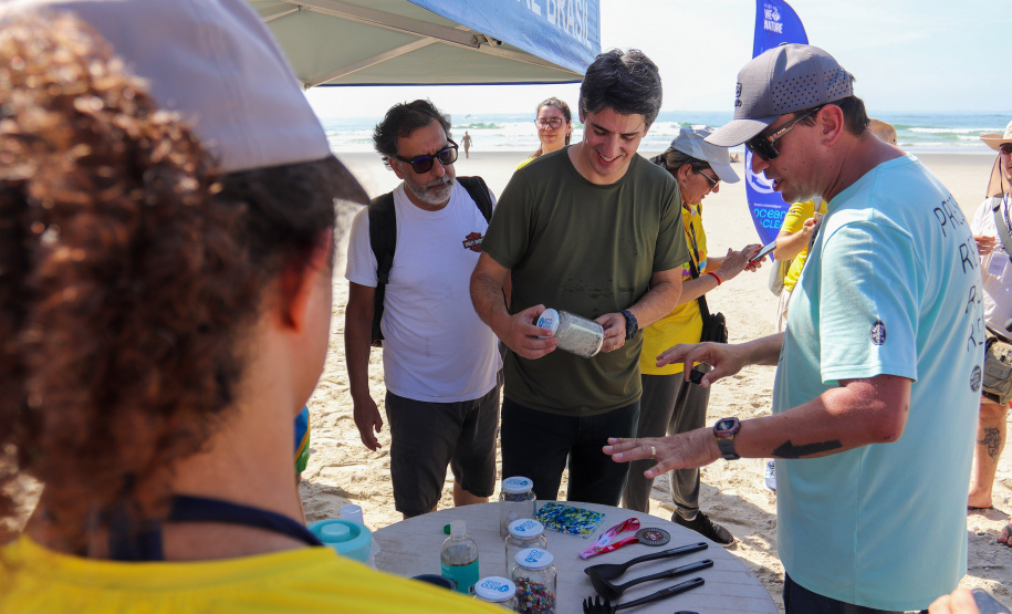 RETIRADA LIXO ILHA DO MEL