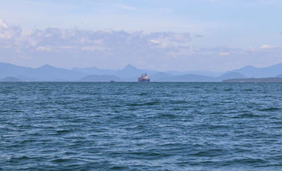 RETIRADA LIXO ILHA DO MEL