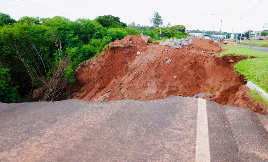 Obra emergencial vai recuperar trecho da PR-323 em Umuarama