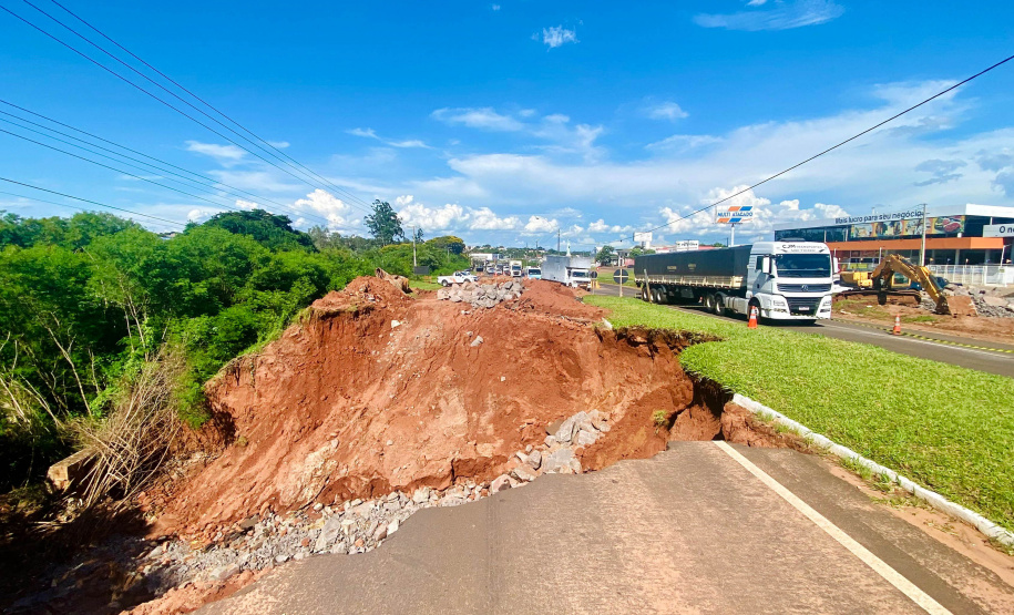 Obra emergencial vai recuperar trecho da PR-323 em Umuarama