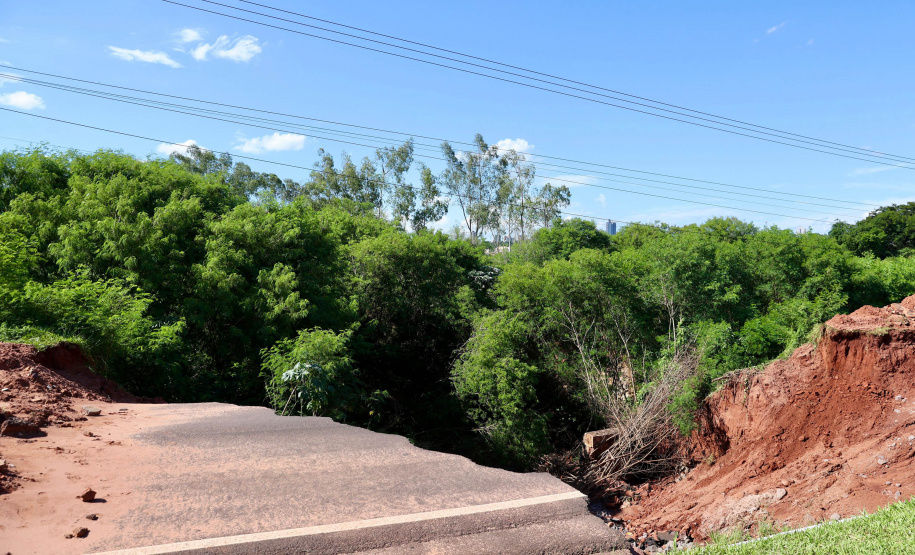 Obra emergencial vai recuperar trecho da PR-323 em Umuarama