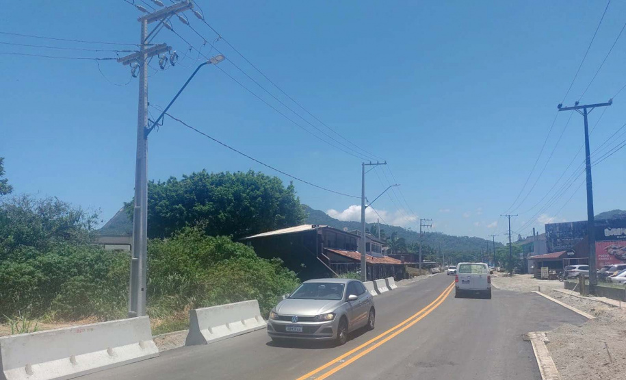 Trecho duplicado da PR-412 em Matinhos ganha novas calçadas com ciclovia